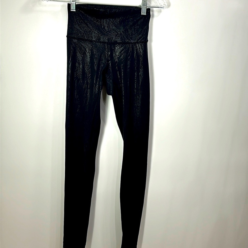 Lululemon wonder under acclimatize black black foil leggings size 2